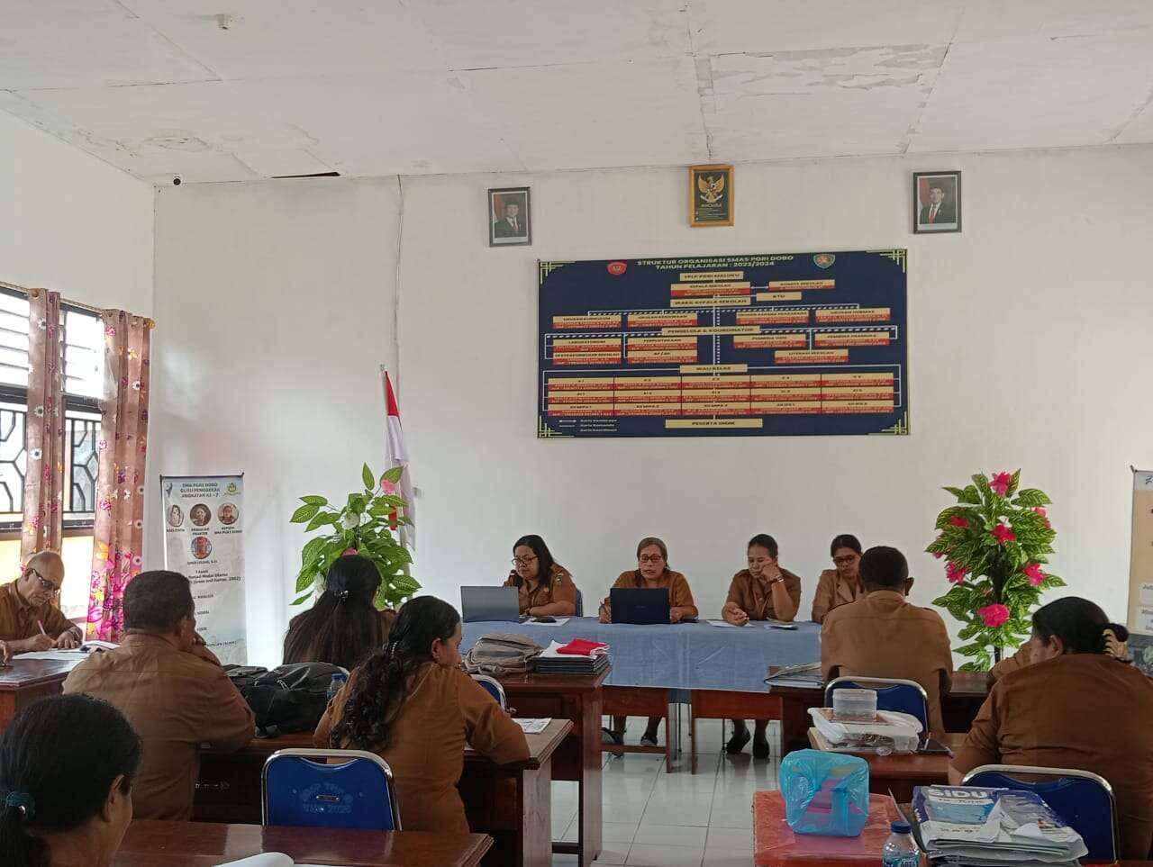 Rapat bersama Kepala SMA PGRI DOBO dan Dewan Guru  Persiapan Proses Pembelajaran Pada Semester Ganjil Tahun Pelajaran 2025/2026